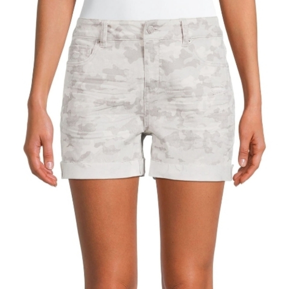 Time and Tru Women’s Mid Rise Frayed Hem Denim Shorts Camo 18